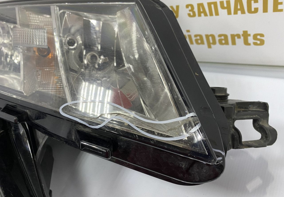 Фара галоген правая Skoda Kodiaq OEM 566941016B (скл-3)
