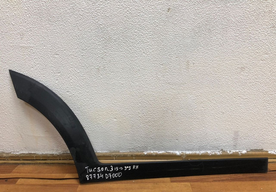 Молдинг двери задний правый Hyundai Tucson 3 15- oem 87734D7000