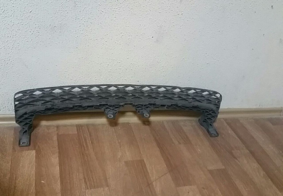 Усилитель пластиковые переднего бампера Volkswagen Passat B7 OEM 3AA807899A (Скл-1)