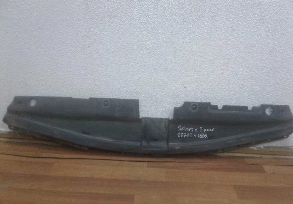 Накладка передней панели Hyundai Solaris 1 рест oem 863624L500 (скл-3)