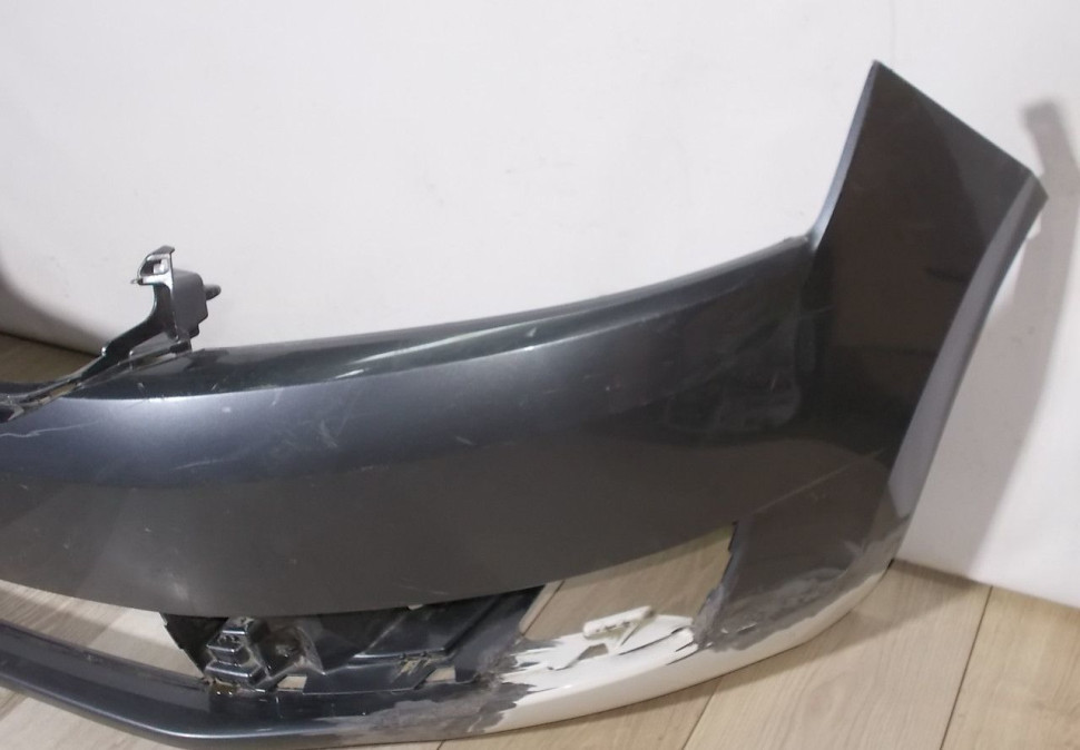 Бампер передний бу Skoda Rapid OEM 60U807221F
