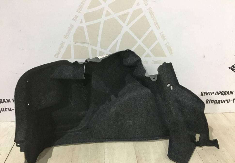 Обшивка багажника правая  Skoda Yeti OEM 5L6867428M