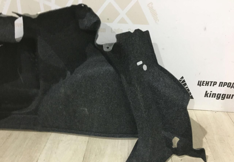 Обшивка багажника правая  Skoda Yeti OEM 5L6867428M