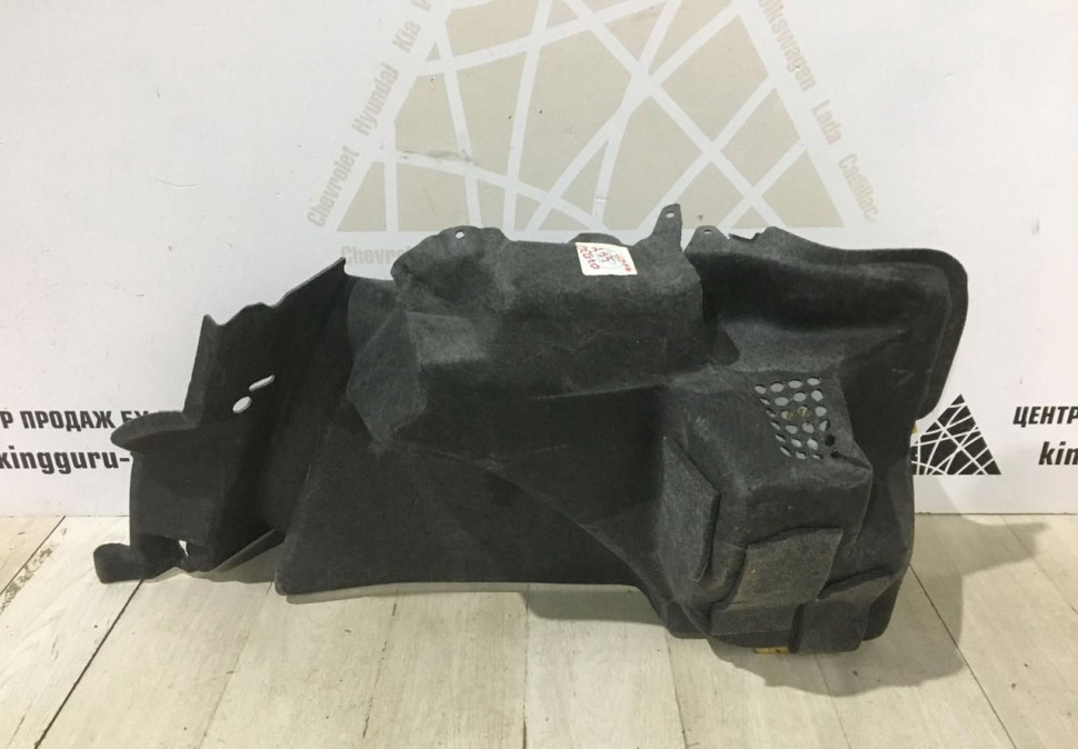 Обшивка багажника правая  Skoda Yeti OEM 5L6867428M