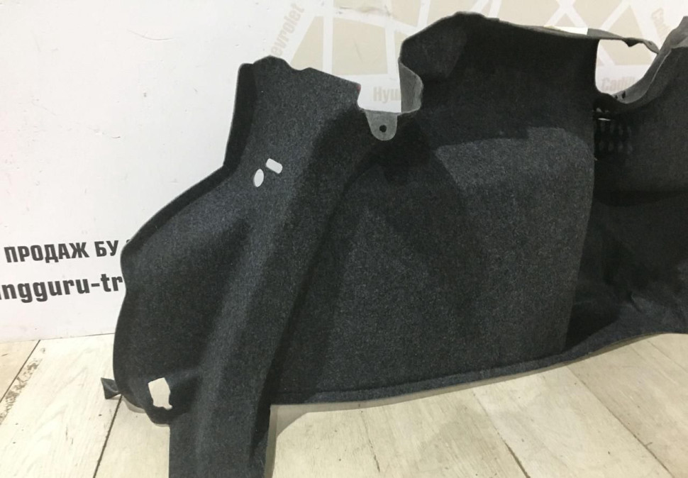 Обшивка багажника правая  Skoda Yeti OEM 5L6867428M