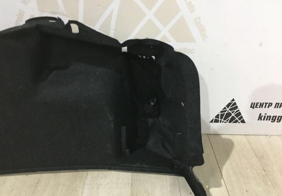 Обшивка багажника правая  Skoda Yeti OEM 5L6867428M