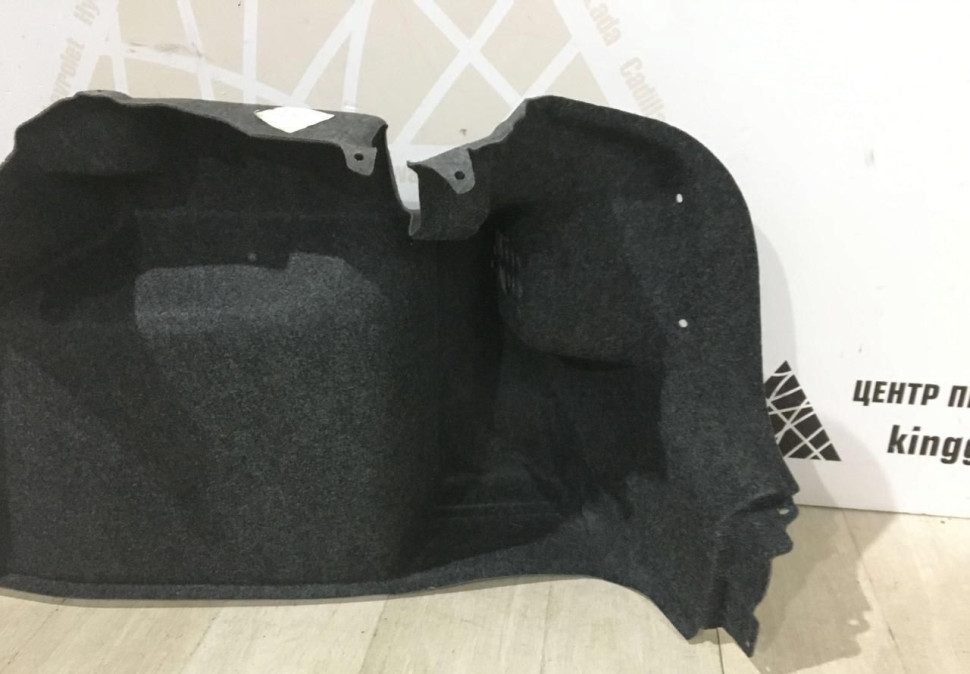 Обшивка багажника правая  Skoda Yeti OEM 5L6867428M