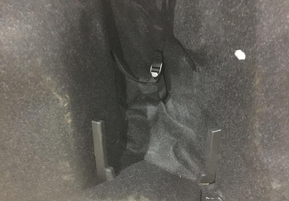 Обшивка багажника правая  Skoda Yeti OEM 5L6867428M