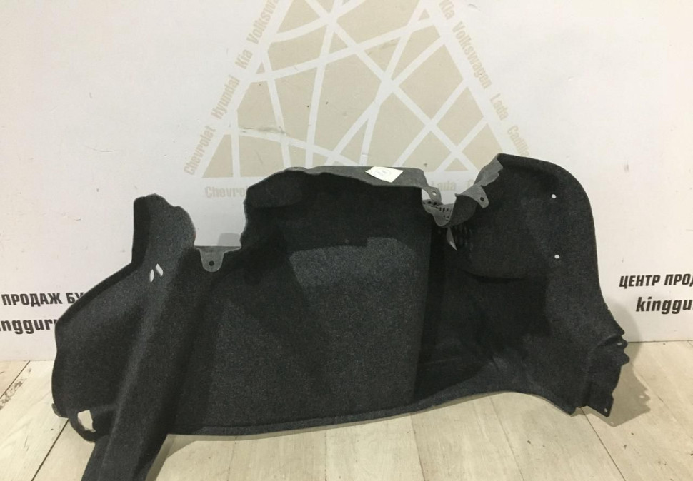 Обшивка багажника правая Skoda Yeti OEM 5L6867428M Обшивка багажника правая Skoda Yeti OEM 5L6867428M