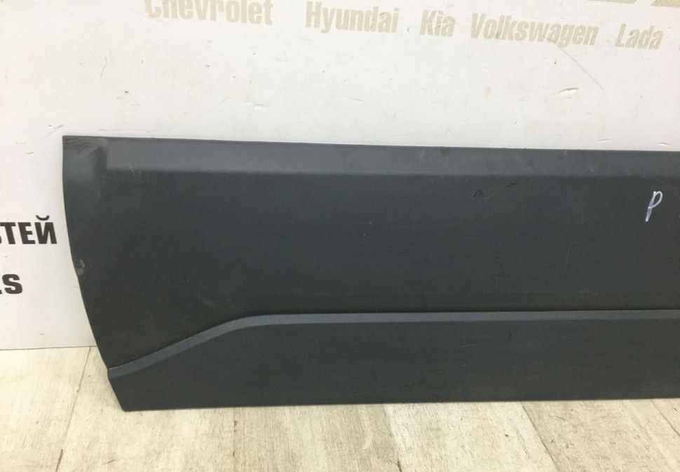 Молдинг двери передний левый Chevrolet Niva oem 212308212141550 (скл-3) Молдинг двери передний левый Chevrolet Niva oem 212308212141550 (скл-3)