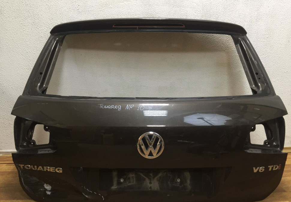 Крышка багажника Volkswagen Touareg NF (10>) вмятина
