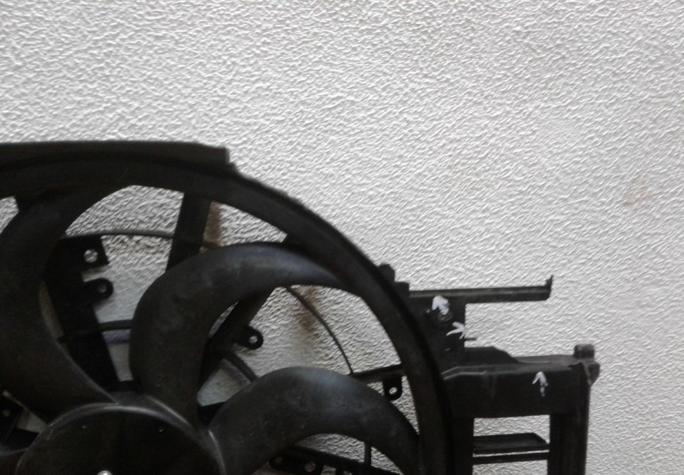 Диффузор с вентилятором Jaguar F-Pace (слом.часть) oem hk83-8c607-ae Диффузор с вентилятором Jaguar F-Pace (слом.часть) oem hk83-8c607-ae