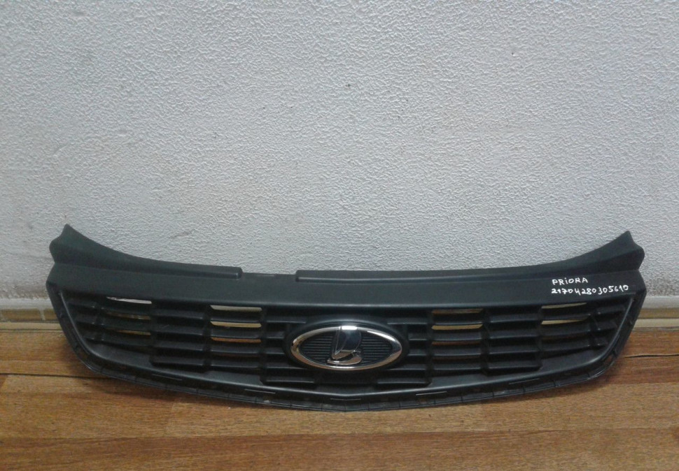 Решетка радиатора Lada Priora oem 21704280305610 (скл-3)
