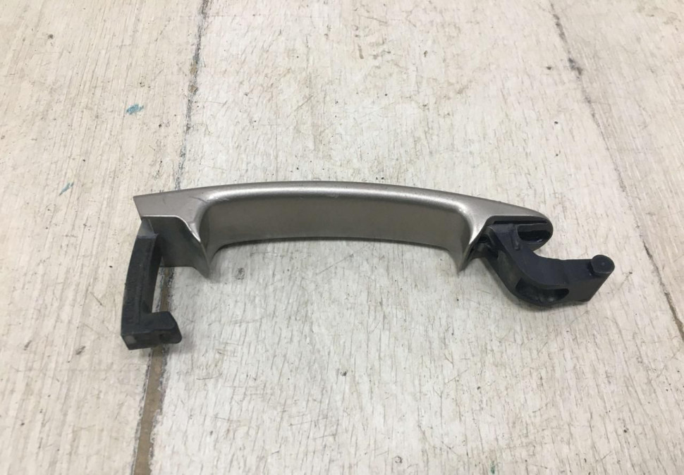 Ручка двери передняя левая Skoda Yeti OEM 5N0837205M Ручка двери передняя левая Skoda Yeti OEM 5N0837205M
