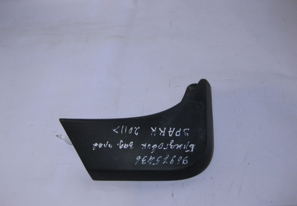 Брызговик задний правый Chevrolet Spark m300 oem 96975436 (скл-3)