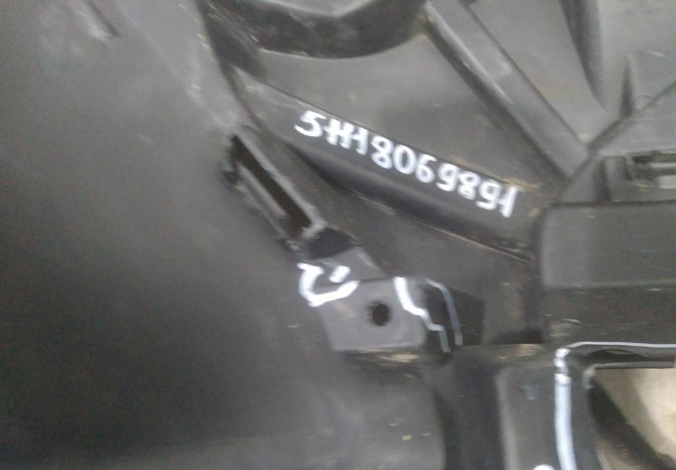 Кронштейн противотуманной фары левый бу BMW X7 G07 M-Pack OEM 51118069891