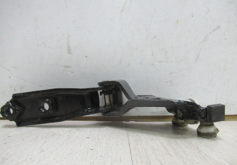 Ролик сдвижной двери нижний Volkswagen Caddy 3 oem 2k0843336 Ролик сдвижной двери нижний Volkswagen Caddy 3 oem 2k0843336