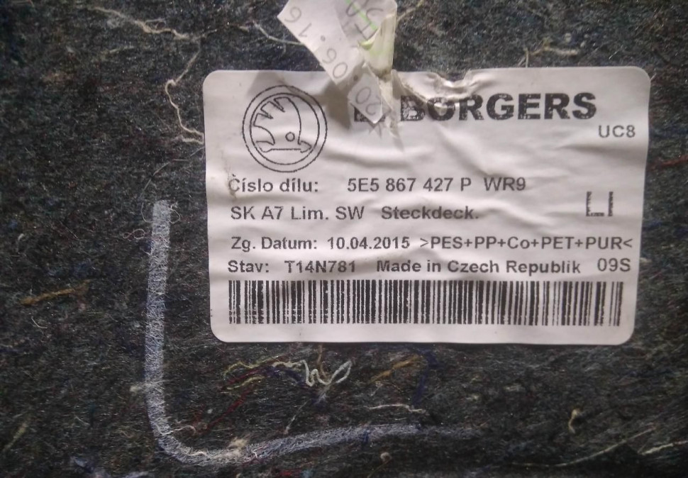 Обивка багажника левая бу Skoda Octavia A7 OEM 5E5867427P Обивка багажника левая бу Skoda Octavia A7 OEM 5E5867427P