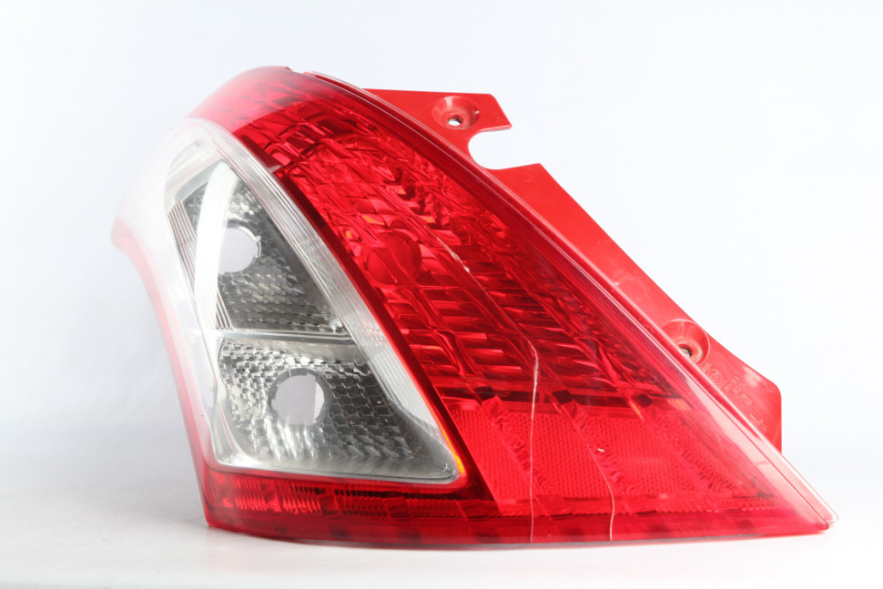 Фонарь задний левый бу Suzuki Swift OEM 3560468L00