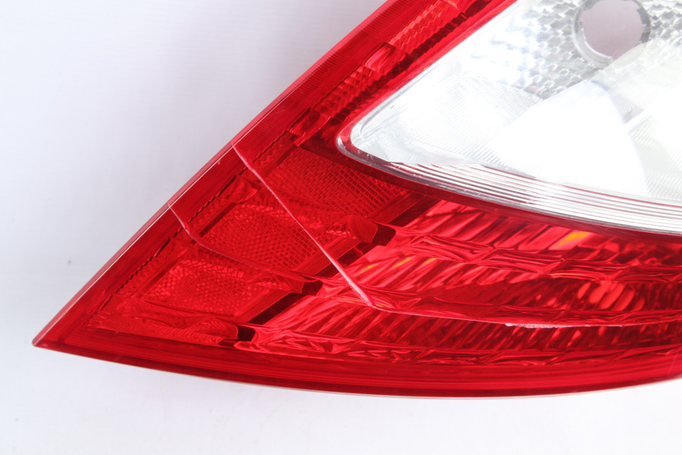 Фонарь задний левый бу Suzuki Swift OEM 3560468L00