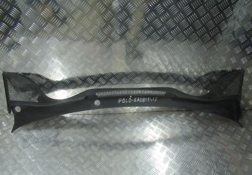 Жабо накладка Volkswagen Polo oem 6ru819415