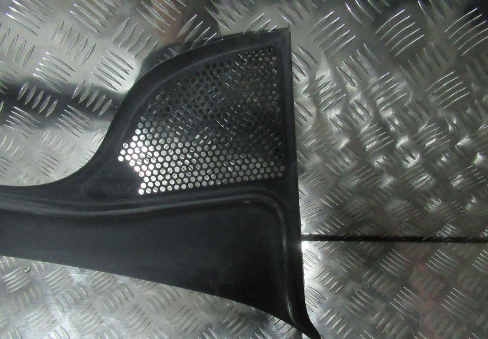 Жабо накладка Volkswagen Polo oem 6ru819415