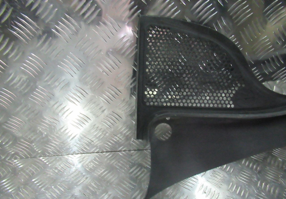 Жабо накладка Volkswagen Polo oem 6ru819415