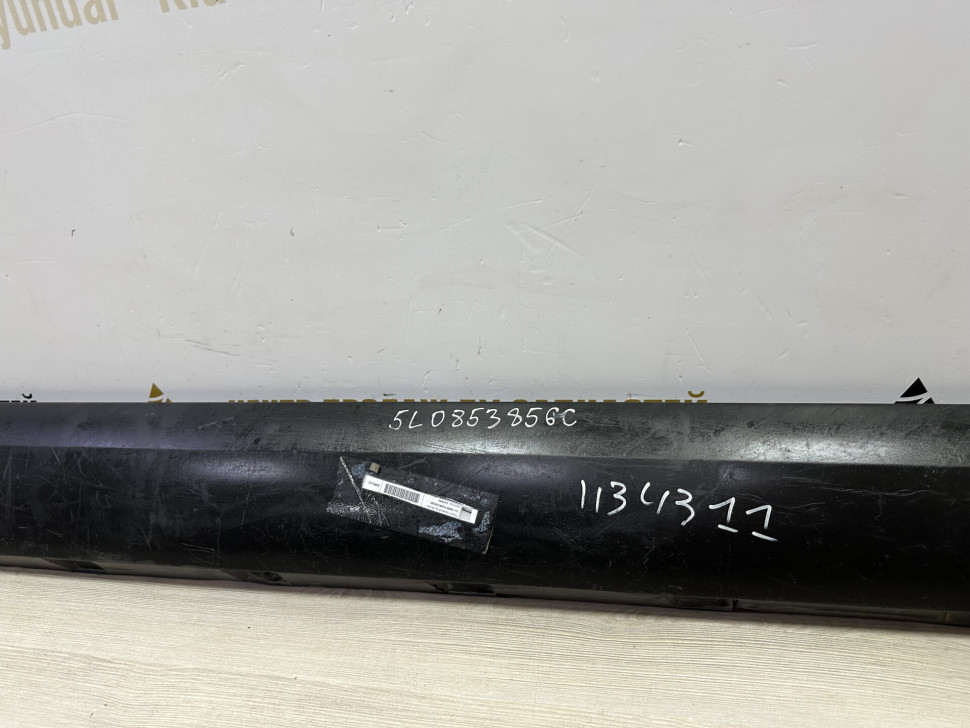 Порог правый бу Skoda Yeti OEM 5L0853856C Порог правый бу Skoda Yeti OEM 5L0853856C