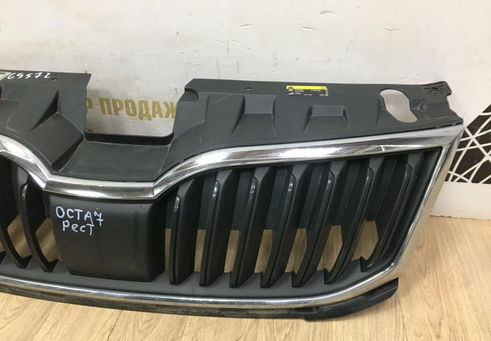 Решетка радиатора Skoda Octavia A7 рестайлинг 2017 OEM 5E0853653A