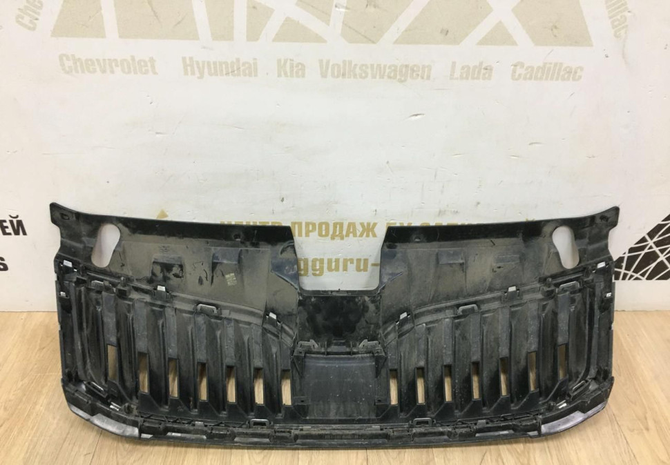 Решетка радиатора Skoda Octavia A7 рестайлинг 2017 OEM 5E0853653A