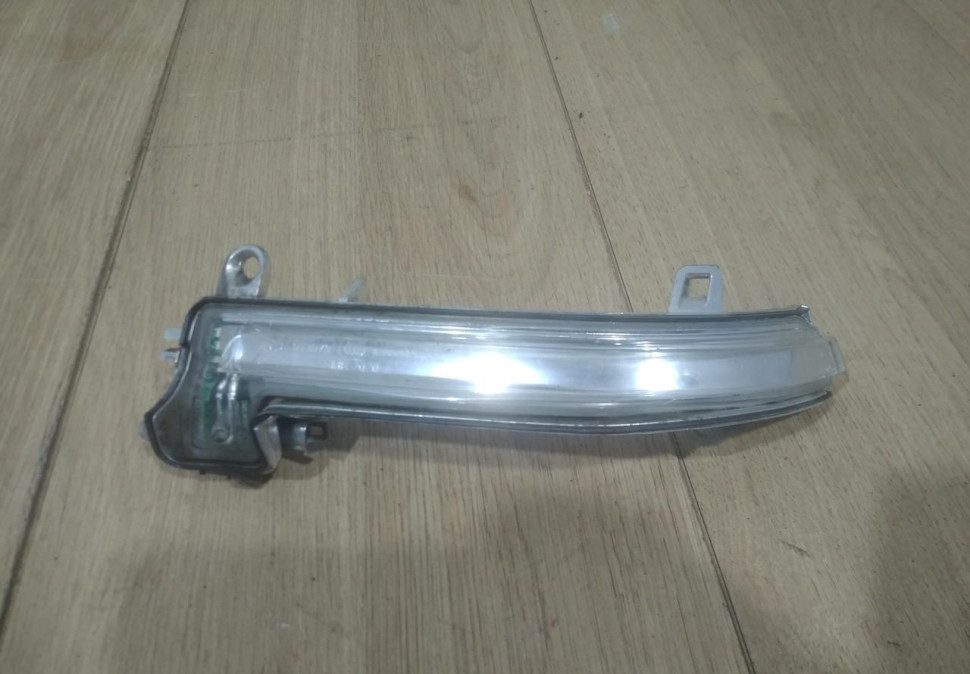 Повторитель в зеркало левый бу BMW 3 F30 OEM 63137280771