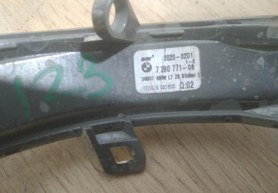 Повторитель в зеркало левый бу BMW 3 F30 OEM 63137280771 Повторитель в зеркало левый бу BMW 3 F30 OEM 63137280771