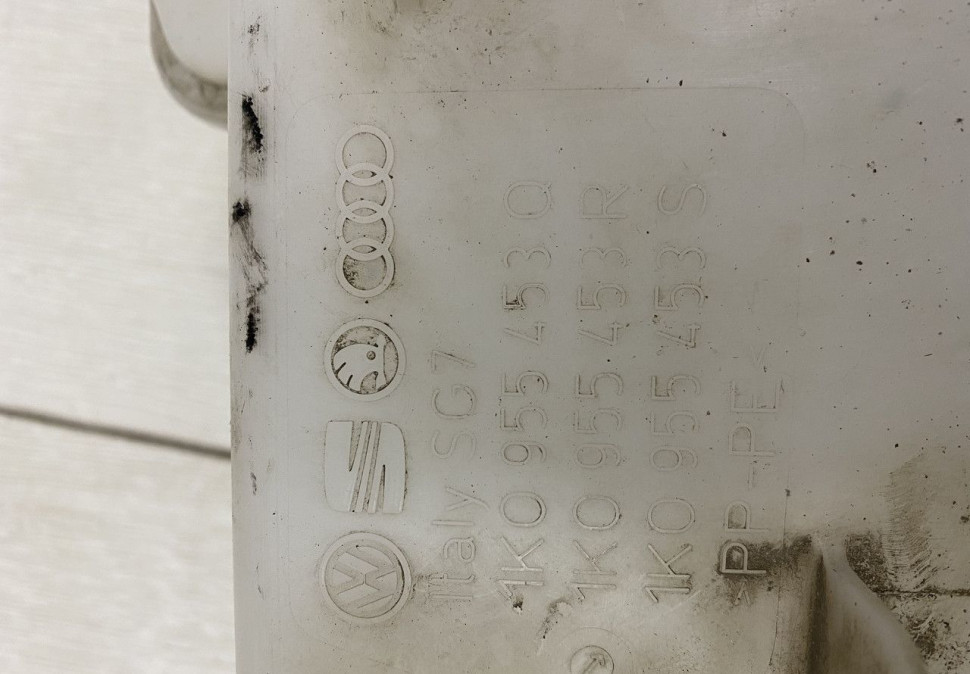 Бачок омывателя Skoda Octavia A5 OEM 1K0955453Q Бачок омывателя Skoda Octavia A5 OEM 1K0955453Q