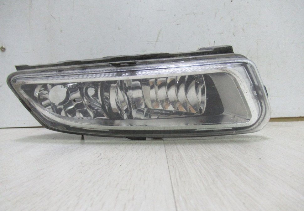 Фара птф правая Volkswagen Polo рестайл oem 6ru941062 (слом. 2крепл.)