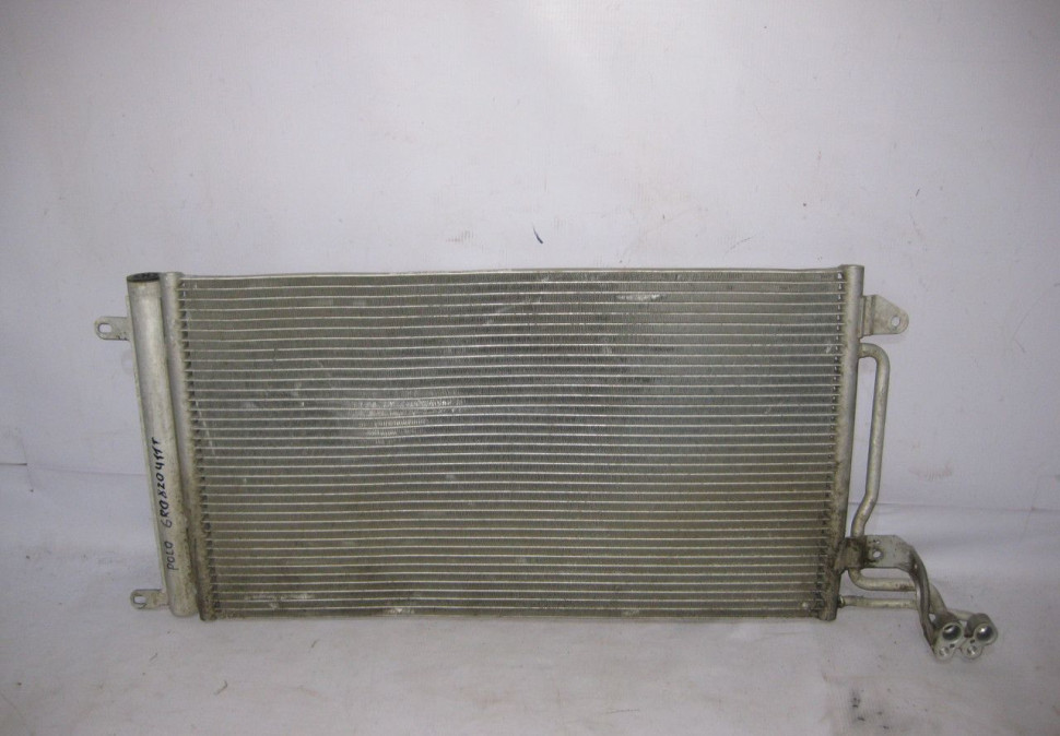 Радиатор кондиционера Volkswagen Polo oem 6r0820411t (скл-3)