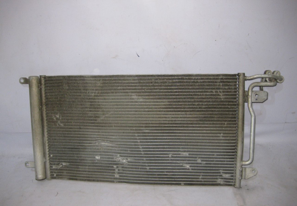 Радиатор кондиционера Volkswagen Polo oem 6r0820411t (скл-3)