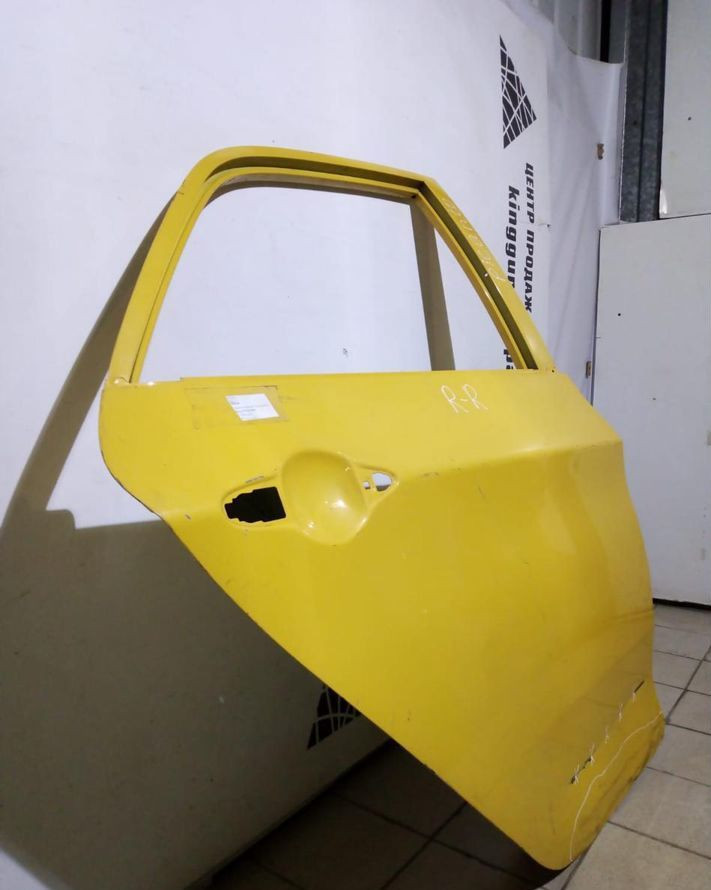 Дверь правая задняя KIA Picanto 2011-2017 oem 770041Y030 (скл-3)
