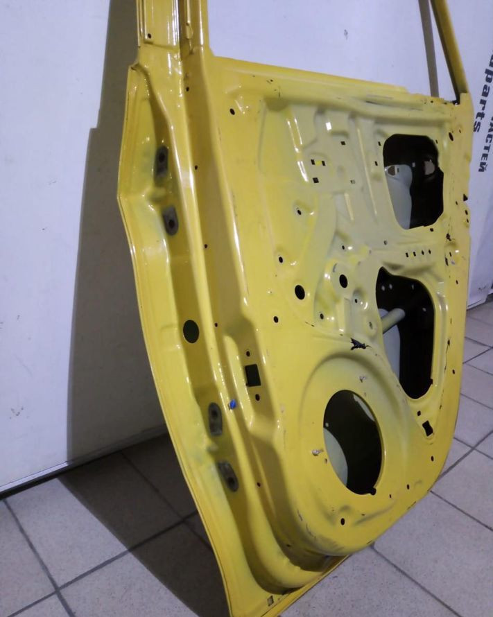 Дверь правая задняя KIA Picanto 2011-2017 oem 770041Y030 (скл-3)