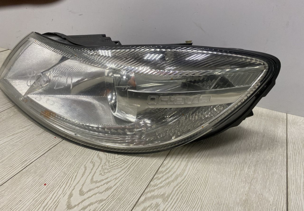 Фара левая Skoda Octavia A5 OEM 1Z1941015F Фара левая Skoda Octavia A5 OEM 1Z1941015F
