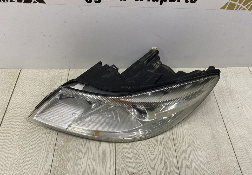 Фара левая Skoda Octavia A5 OEM 1Z1941015F Фара левая Skoda Octavia A5 OEM 1Z1941015F