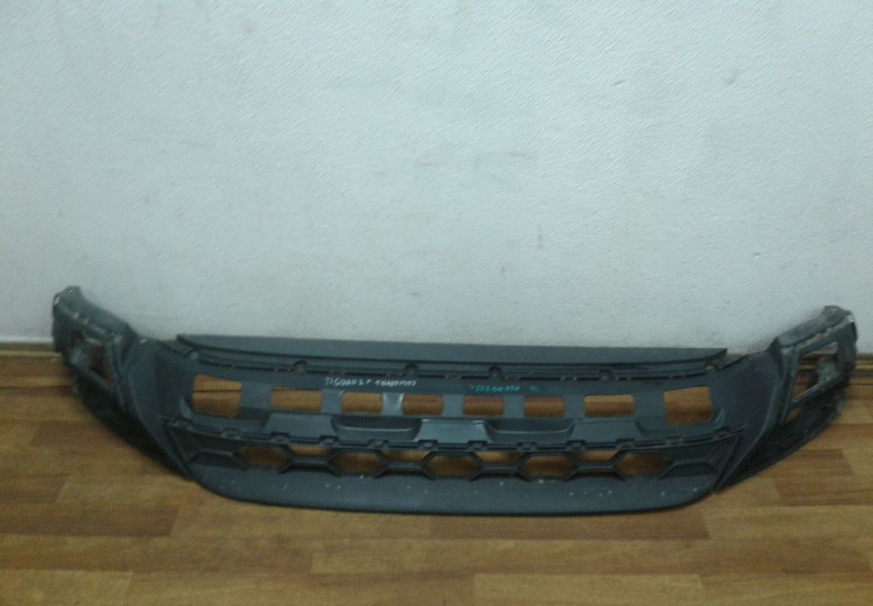 Спойлер переднего бампера Volkswagen Tiguan 2 oem 5na805903