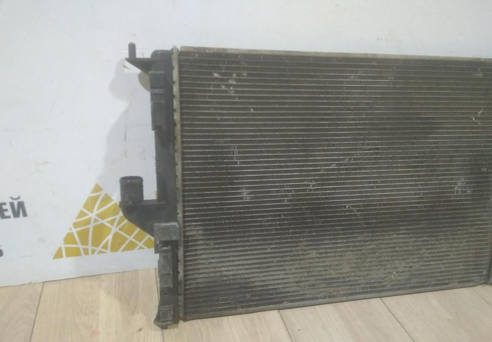 Радиатор охлаждения бу Nissan Almera G15 OEM 8200735039 Радиатор охлаждения бу Nissan Almera G15 OEM 8200735039