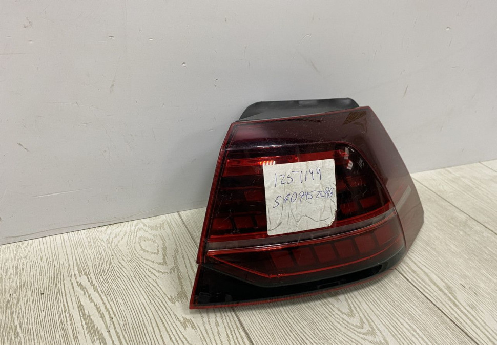Фонарь правый внешний LED Volkswagen Golf 7 2017 oem 5G0945208G