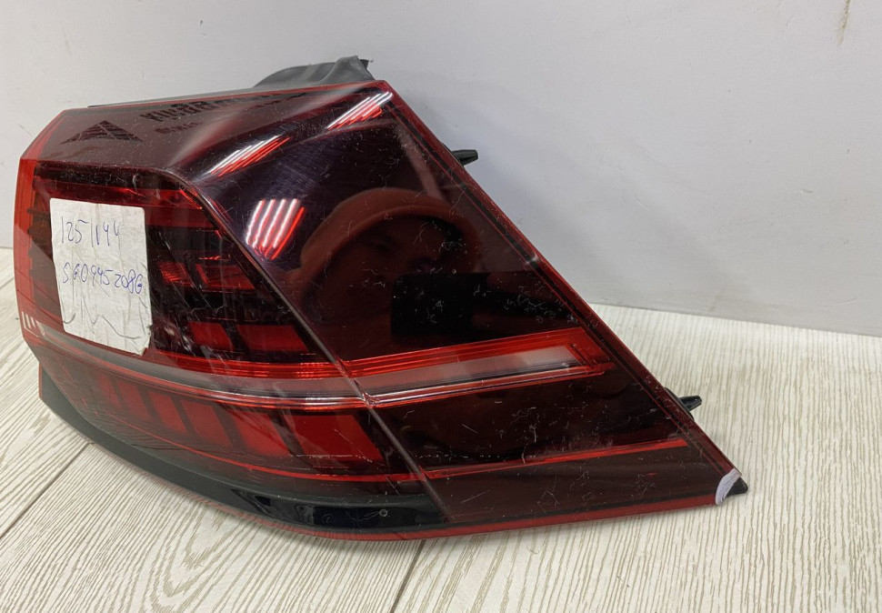 Фонарь правый внешний LED Volkswagen Golf 7 2017 oem 5G0945208G