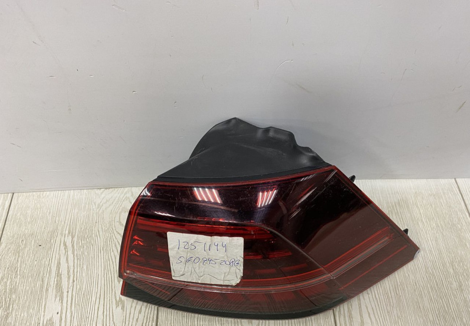 Фонарь правый внешний LED Volkswagen Golf 7 2017 oem 5G0945208G