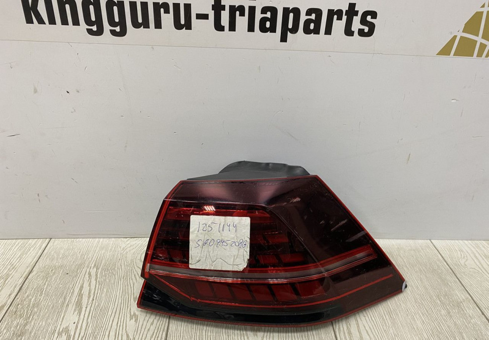 Фонарь правый внешний LED Volkswagen Golf 7 2017 oem 5G0945208G