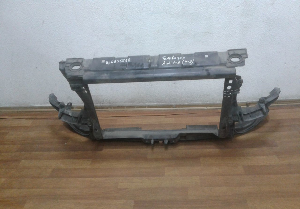 Панель передняя Audi A3 oem 8p0805652 (трещина)