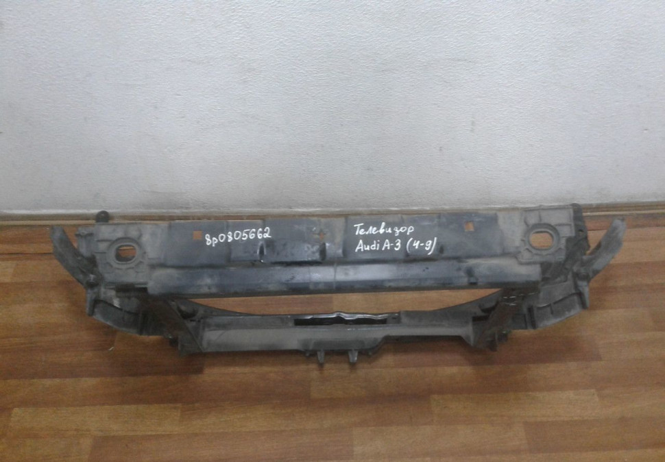 Панель передняя Audi A3 oem 8p0805652 (трещина)