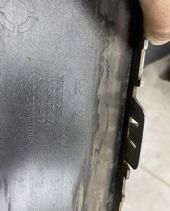 Спойлер заднего бампера Volkswagen Touareg 2 2010 дорестайлинг oem 7P6807521H