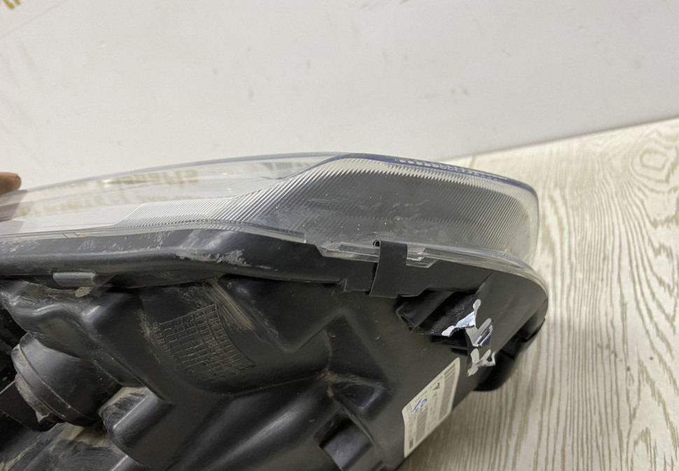 Фара левая Renault Logan 2 рестайлинг OEM 260601719R